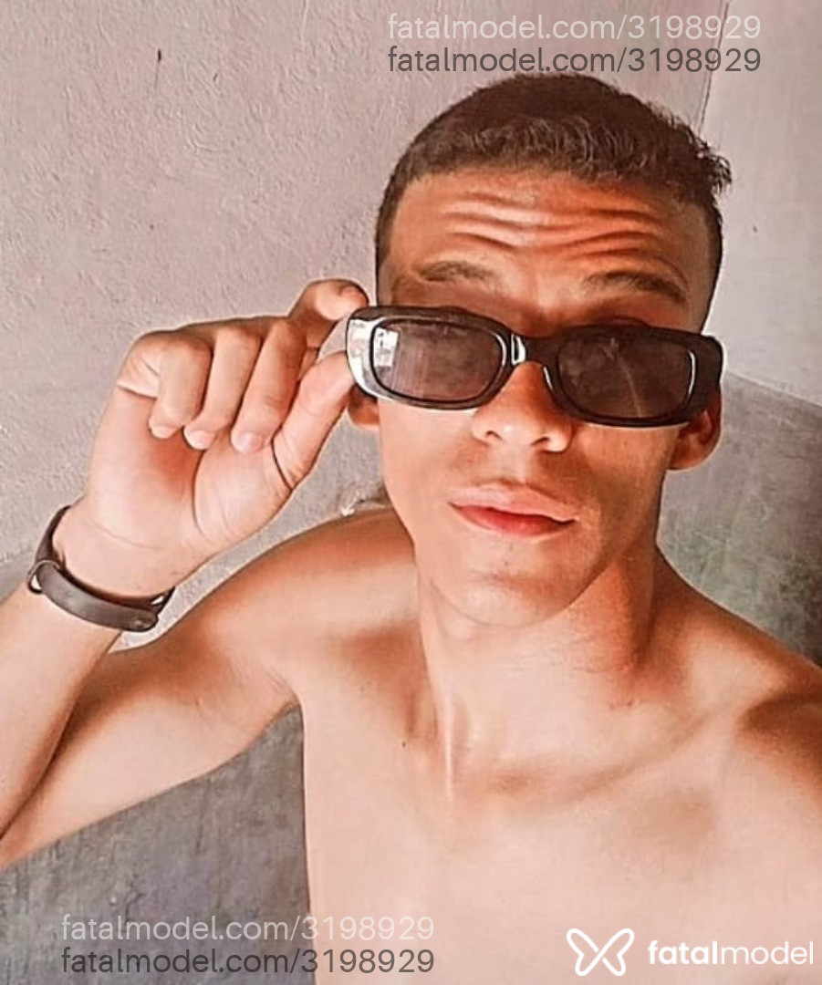 Acompanhante homem com cabelo castanho de olhos pretos em Vitória da Conquista - Brinquedinho