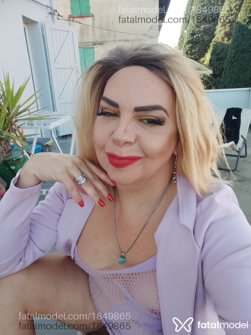 Acompanhante mulher trans loira (o) de olhos castanhos em Niterói - Chloé