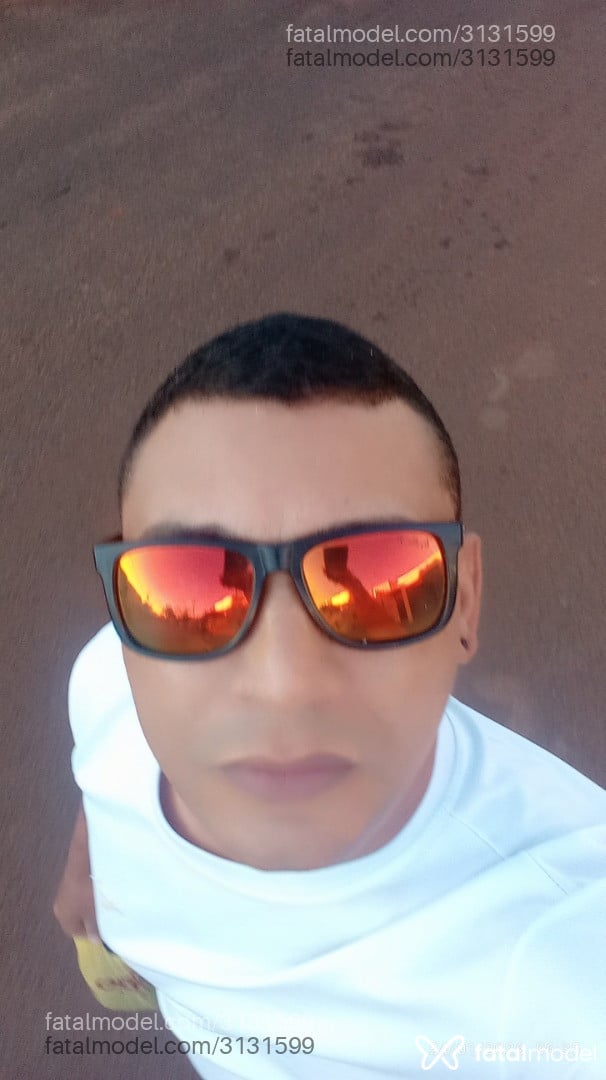 Acompanhante homem com cabelo castanho de olhos castanhos em Rio Verde Acompanhante homem com cabelo castanho de olhos castanhos em Rio Verde - Diego
