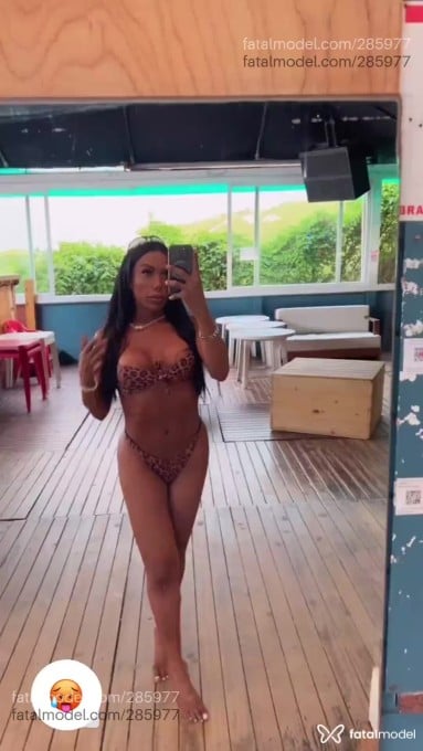Acompanhante mulher trans morena (o) de olhos pretos em Porto Alegre - Wallentyna