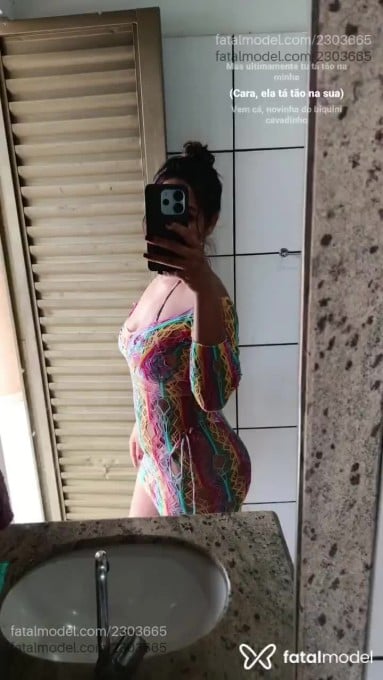 Acompanhante mulher com cabelo castanho de olhos castanhos em Prata - Julia