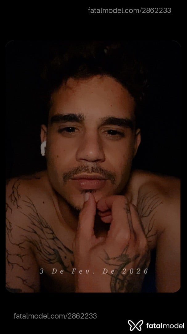 Acompanhante homem com cabelo castanho de olhos castanhos - Henrique