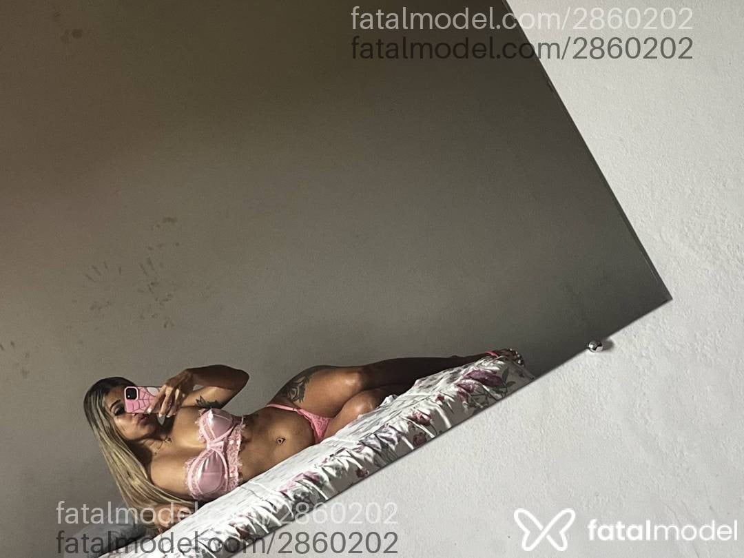 Acompanhante mulher loira (o) de olhos castanhos - Anna Oliveira