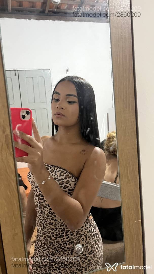 Acompanhante mulher trans com cabelo castanho de olhos castanhos - Angellovatelle