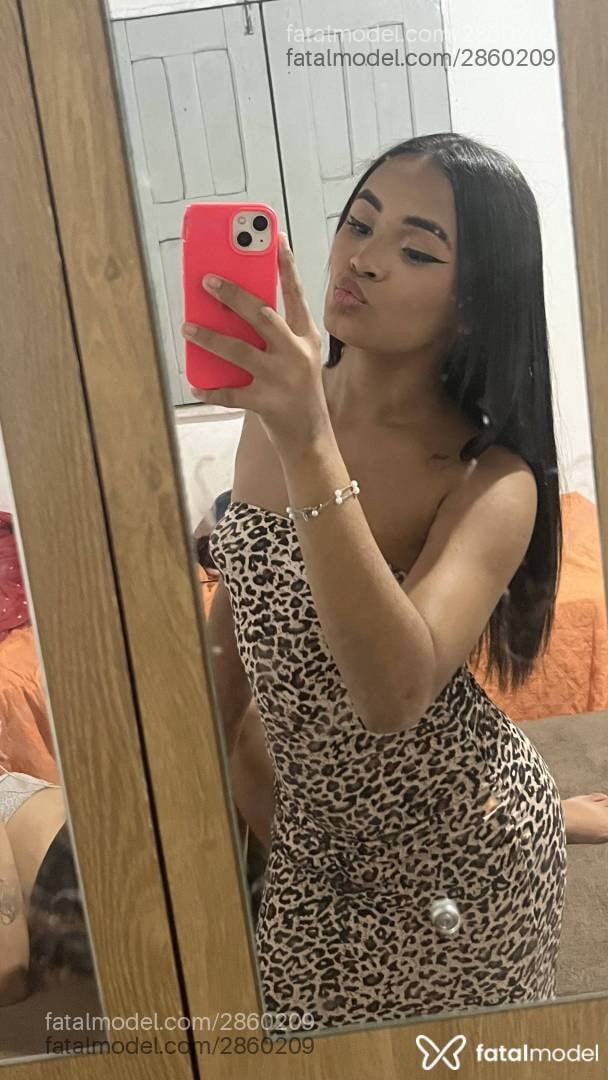 Acompanhante mulher trans com cabelo castanho de olhos castanhos - Angellovatelle
