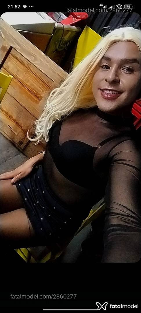 Acompanhante mulher trans loira (o) de olhos castanhos - Bruninha