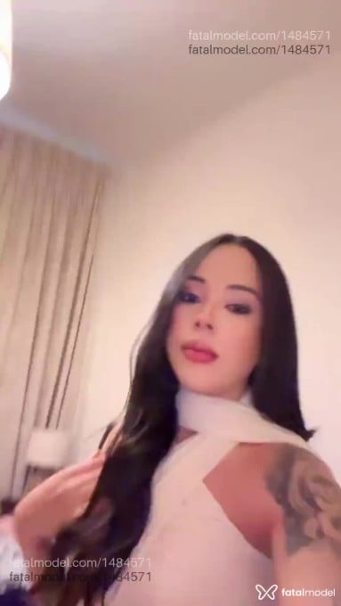 Acompanhante mulher morena (o) de olhos pretos - Maya Melo