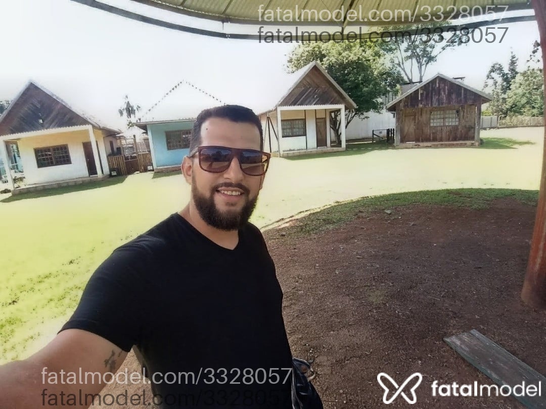 Acompanhante homem com cabelo castanho de olhos castanhos em Passo Fundo - Dello