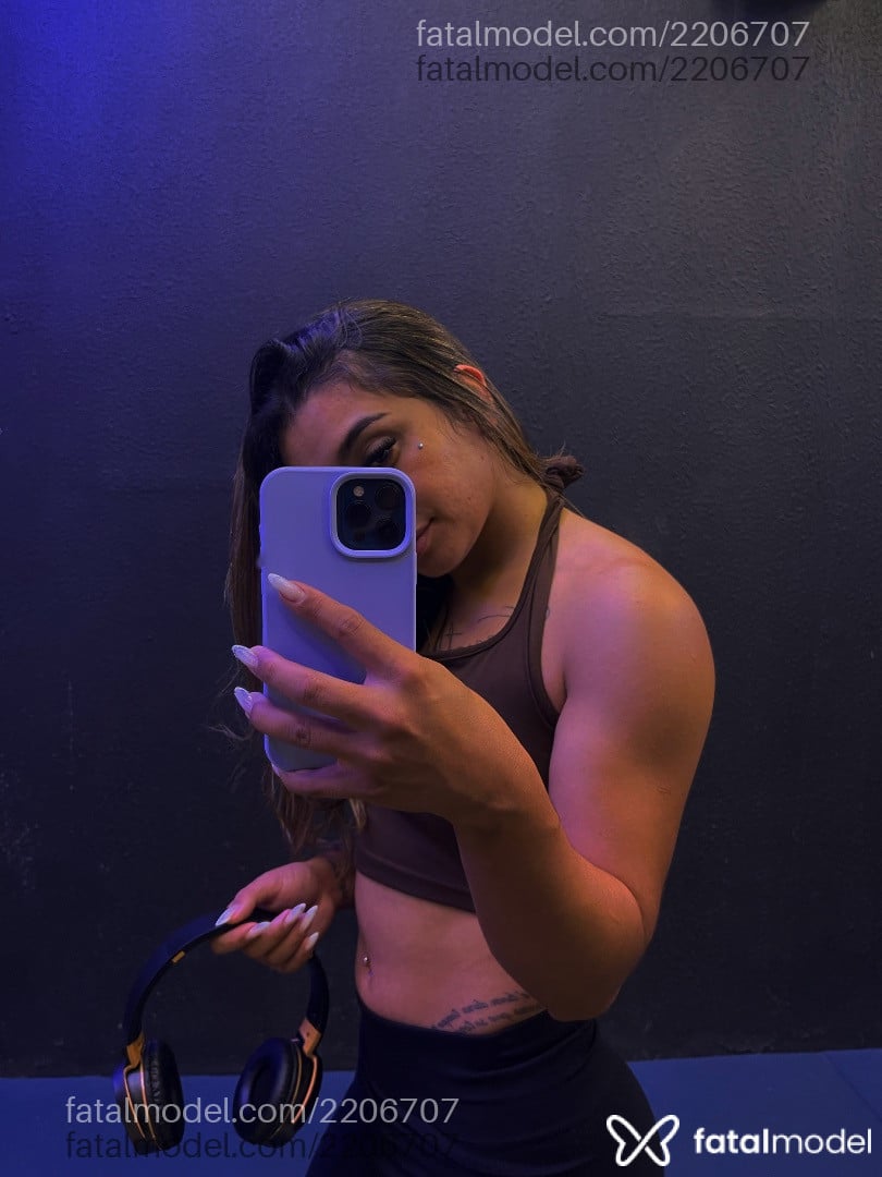 Acompanhante mulher com cabelo castanho de olhos castanhos em São Paulo - Chloe Andrade