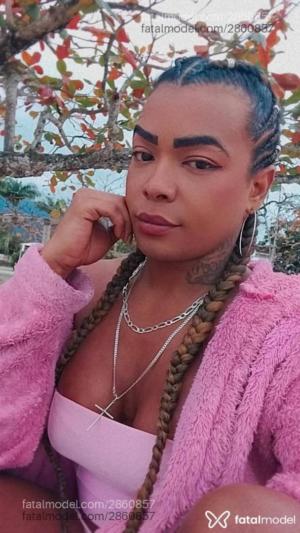 Acompanhante mulher trans morena (o) de olhos pretos - Nathaxa Ohanna