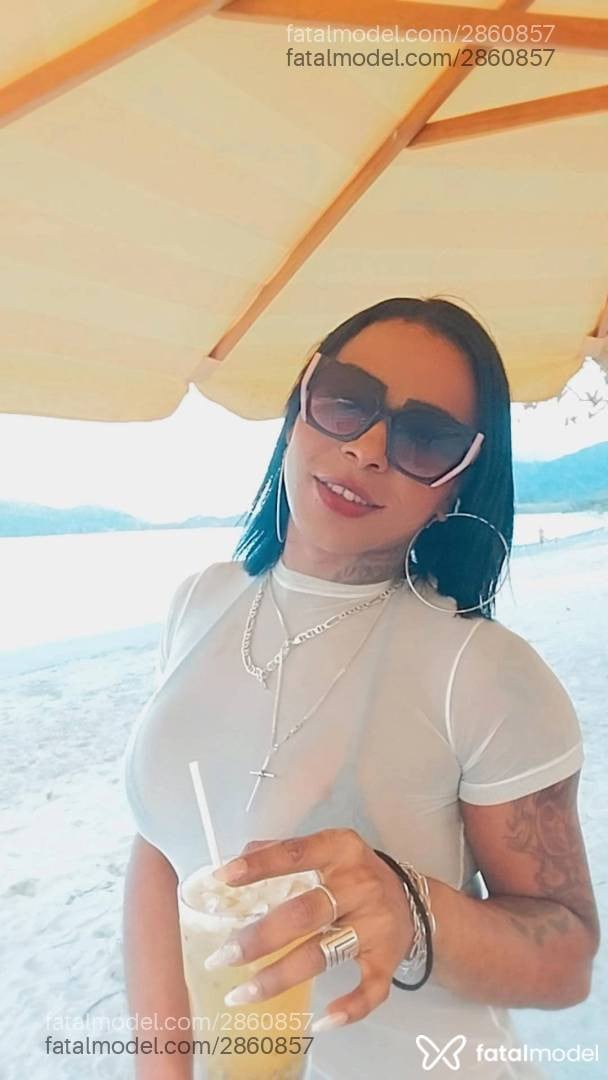 Acompanhante mulher trans morena (o) de olhos pretos - Nathaxa Ohanna