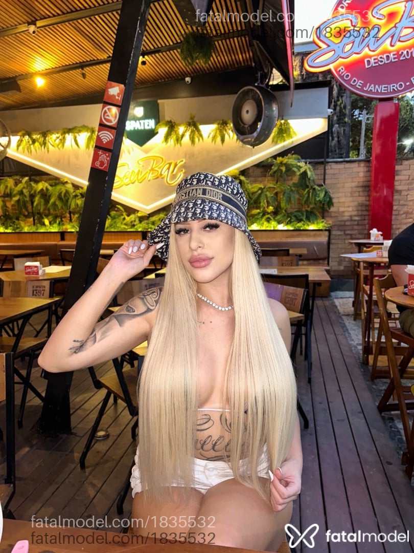 Acompanhante mulher loira (o) de olhos verdes em São Paulo Acompanhante mulher loira (o) de olhos verdes em São Paulo - Camila Lovatelli