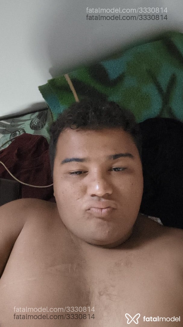 Acompanhante homem com cabelo castanho de olhos castanhos em Goiânia - Matheus