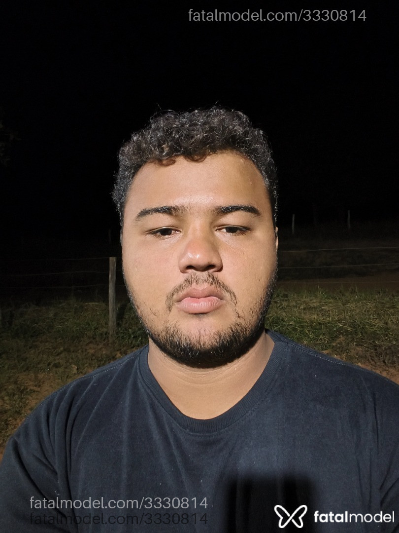 Acompanhante homem com cabelo castanho de olhos castanhos em Goiânia - Matheus