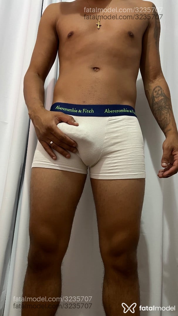 Acompanhante homem morena (o) de olhos castanhos em Balneário Camboriú - Liam K