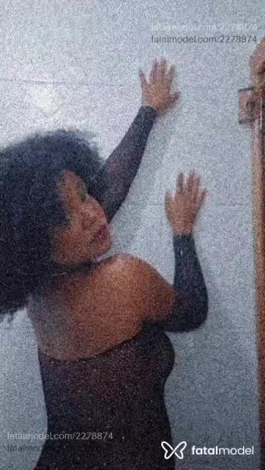 Acompanhante mulher com cabelo castanho de olhos castanhos em Rio de Janeiro - Black