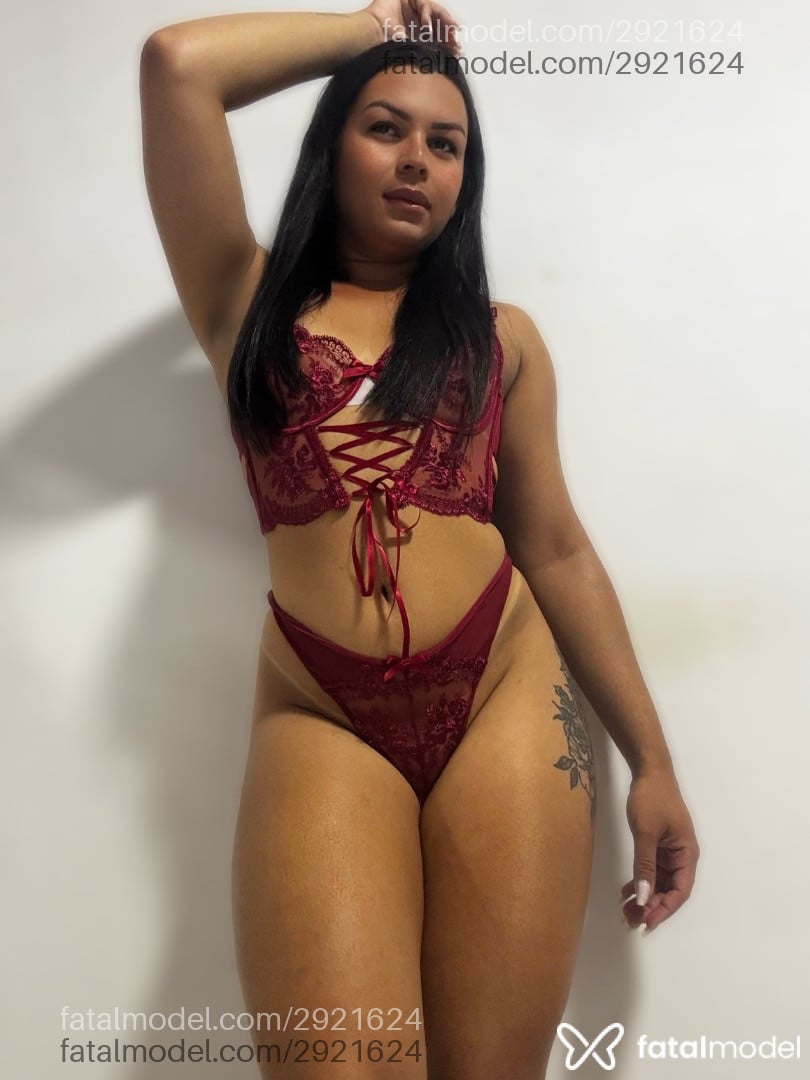 Acompanhante mulher trans com cabelo castanho de olhos castanhos em Limoeiro do Norte - Agatta Lira
