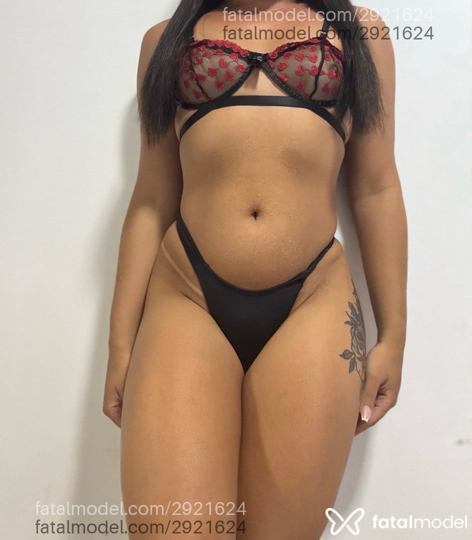 Acompanhante mulher trans com cabelo castanho de olhos castanhos em Limoeiro do Norte - Agatta Lira