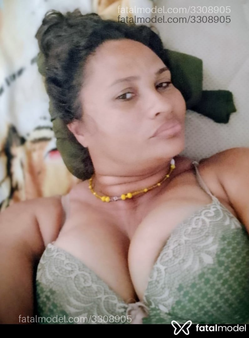 Acompanhante mulher com cabelo castanho de olhos pretos em Santarém - Beatriz