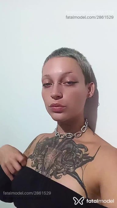 Acompanhante mulher com cabelo colorido de olhos verdes em Florianópolis Acompanhante mulher com cabelo colorido de olhos verdes em Florianópolis - Morgana