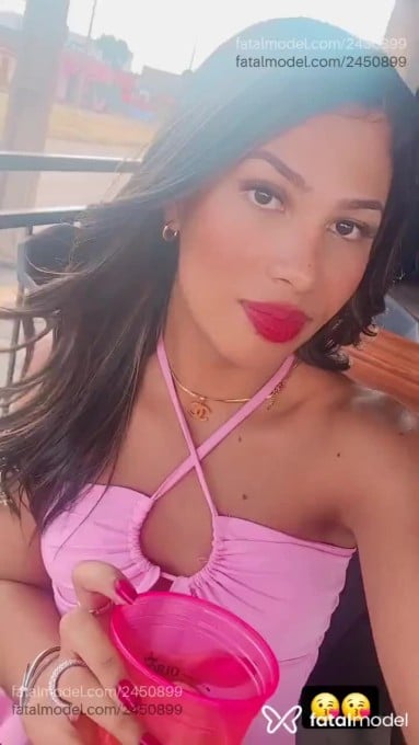Acompanhante mulher trans com cabelo castanho de olhos pretos em Goiânia - Mavizinha