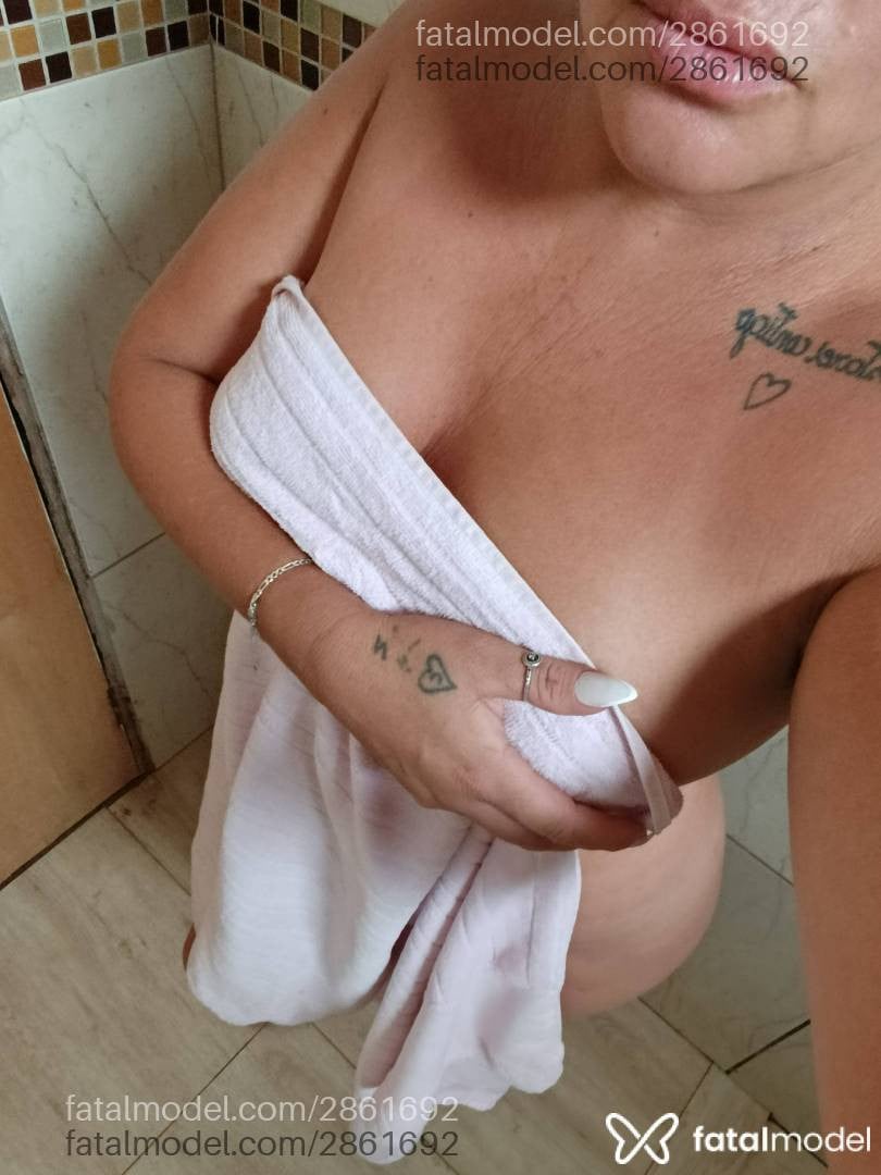 Acompanhante mulher com cabelo castanho de olhos verdes em Juína - Letícia