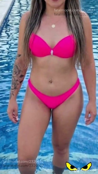 Acompanhante mulher loira (o) de olhos castanhos - Loy