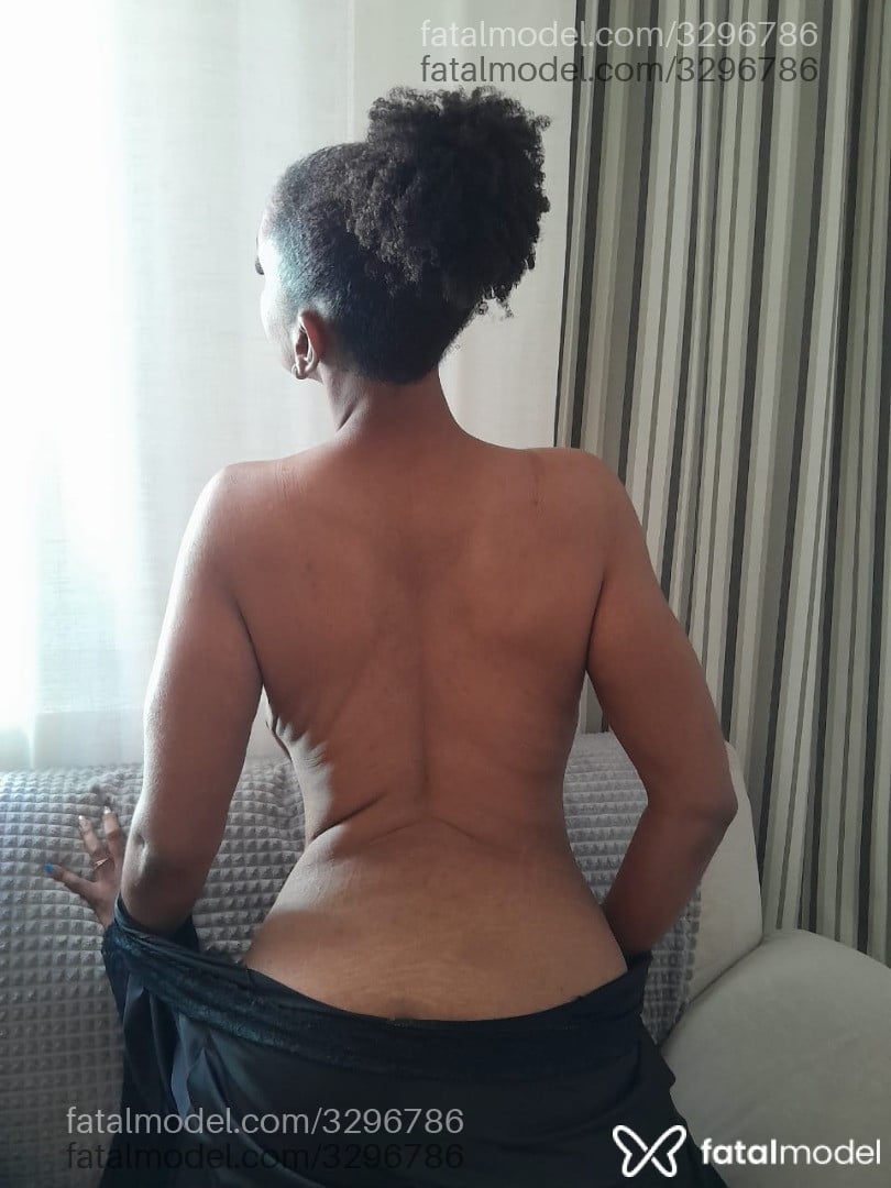 Acompanhante mulher morena (o) de olhos pretos em Pelotas - Manu
