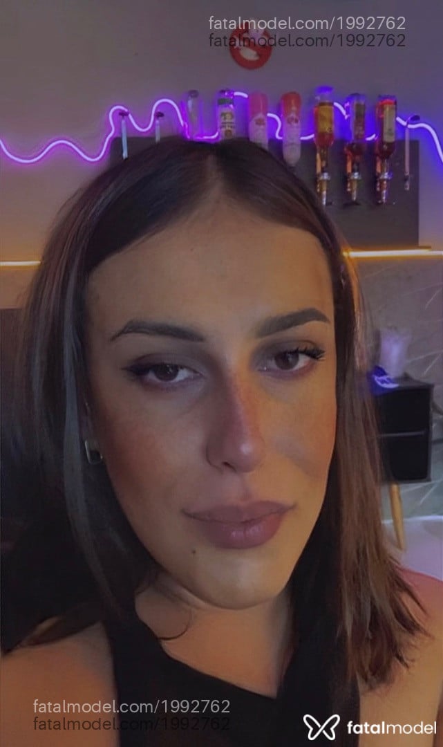 Acompanhante mulher trans com cabelo castanho de olhos castanhos em Canoas - Rafaela