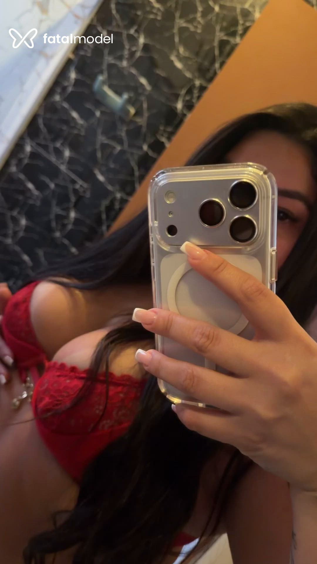 Acompanhante mulher com cabelo castanho de olhos pretos em Umuarama - Bia Martins