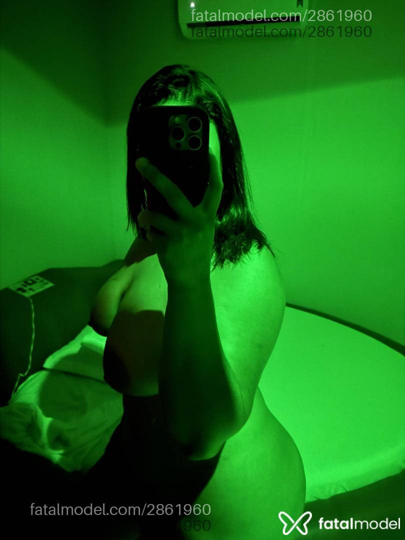 Acompanhante mulher loira (o) de olhos verdes - Mylla Santana