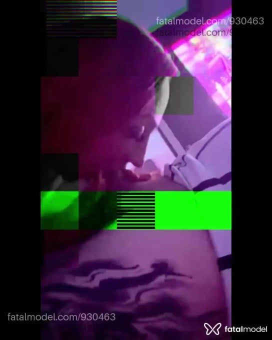 Acompanhante travesti com cabelo colorido de olhos castanhos em Nova Friburgo - Rebecca Shameless