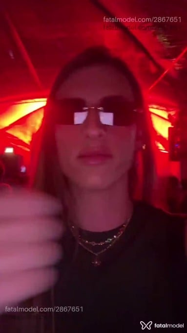 Acompanhante não-binário loira (o) de olhos azuis em Esteio - Luluu
