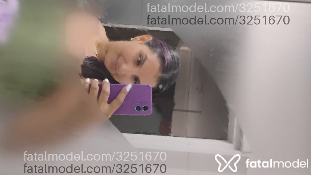 Acompanhante mulher com cabelo colorido de olhos castanhos em Camboriú - Veronica