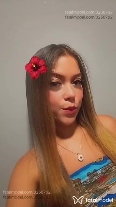 Acompanhante mulher com cabelo castanho de olhos mel em Florianópolis - Giovanna
