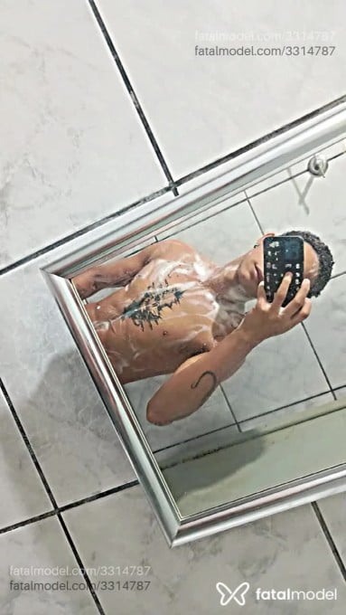 Acompanhante homem com cabelo castanho de olhos castanhos - Mucilon Acompanhante homem com cabelo castanho de olhos castanhos - Mucilon