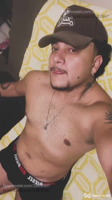 Acompanhante homem com cabelo castanho de olhos castanhos - Petterson Alves Acompanhante homem com cabelo castanho de olhos castanhos - Petterson Alves