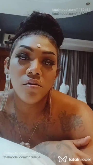 Acompanhante travesti com cabelo castanho de olhos pretos em Porto Alegre - Kiara Silva
