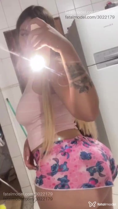 Acompanhante mulher loira (o) de olhos castanhos em Curitiba - Isibranquinha
