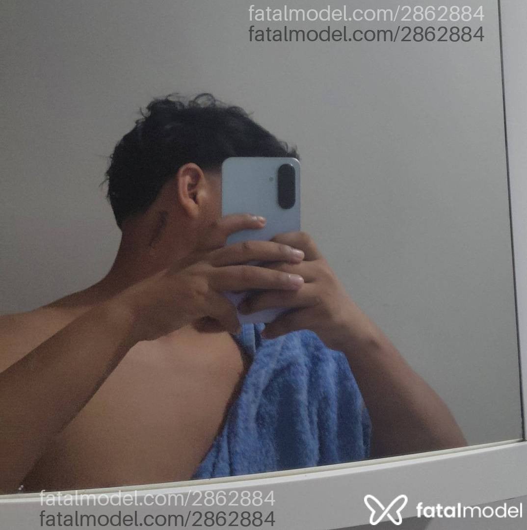Acompanhante homem com cabelo castanho de olhos pretos - Bjorn