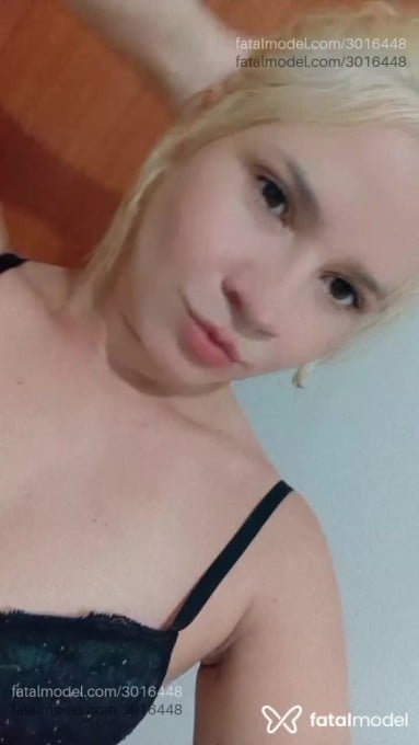 Acompanhante mulher loira (o) de olhos castanhos em Virtual - Catarina Velmont