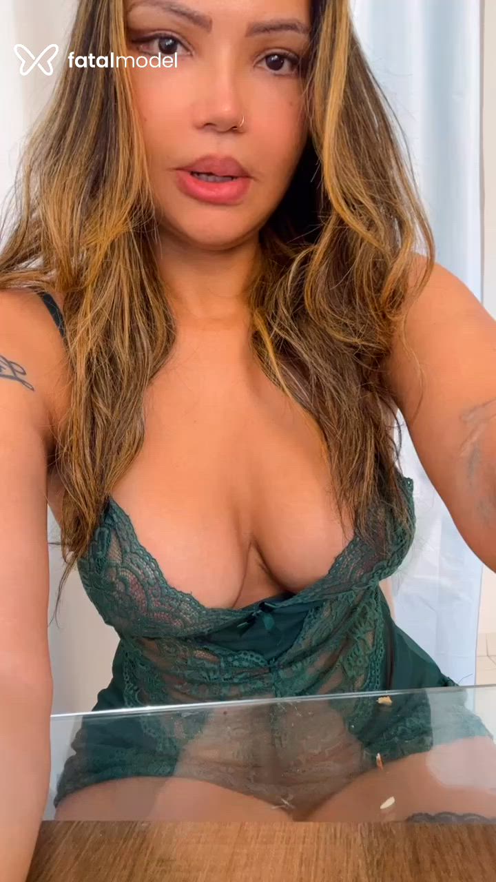 Acompanhante mulher loira (o) de olhos mel - Desirre