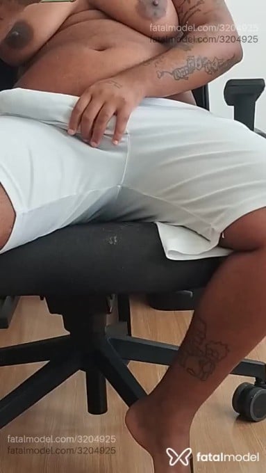 Acompanhante homem trans com cabelo castanho de olhos pretos em Salvador - Babyt