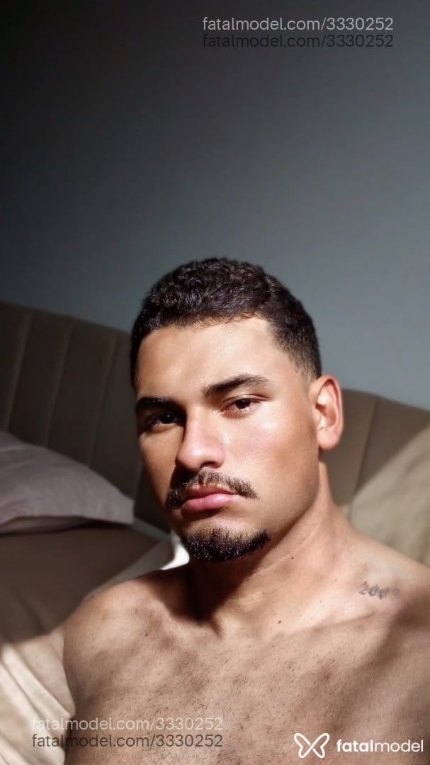 Acompanhante homem com cabelo castanho de olhos pretos em Divinópolis - Maxuel