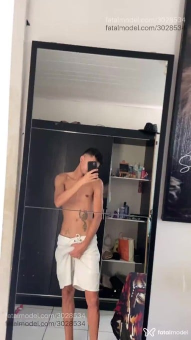 Acompanhante homem morena (o) de olhos castanhos em Virtual - Fenix