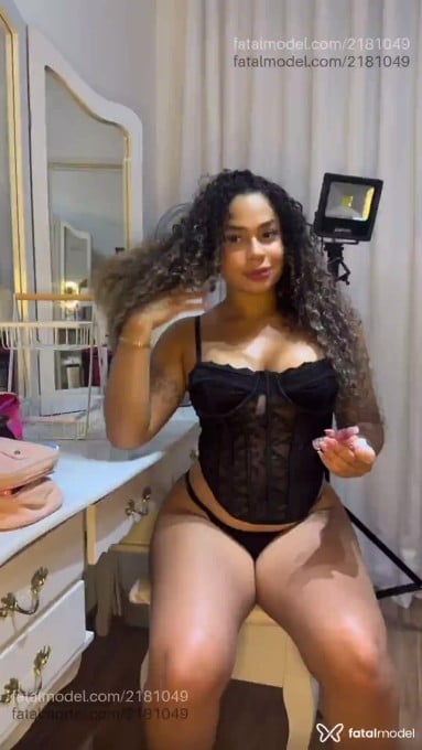 Acompanhante mulher loira (o) de olhos castanhos em Pouso Alegre - Isa Moura