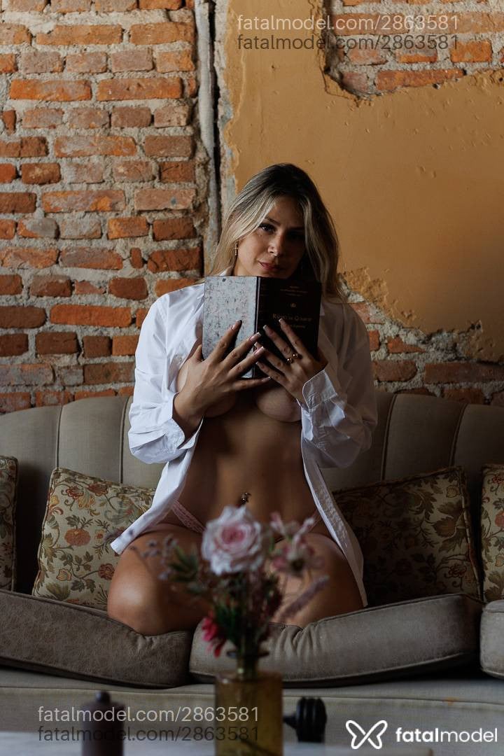 Acompanhante mulher loira (o) de olhos castanhos - Amanda Candy