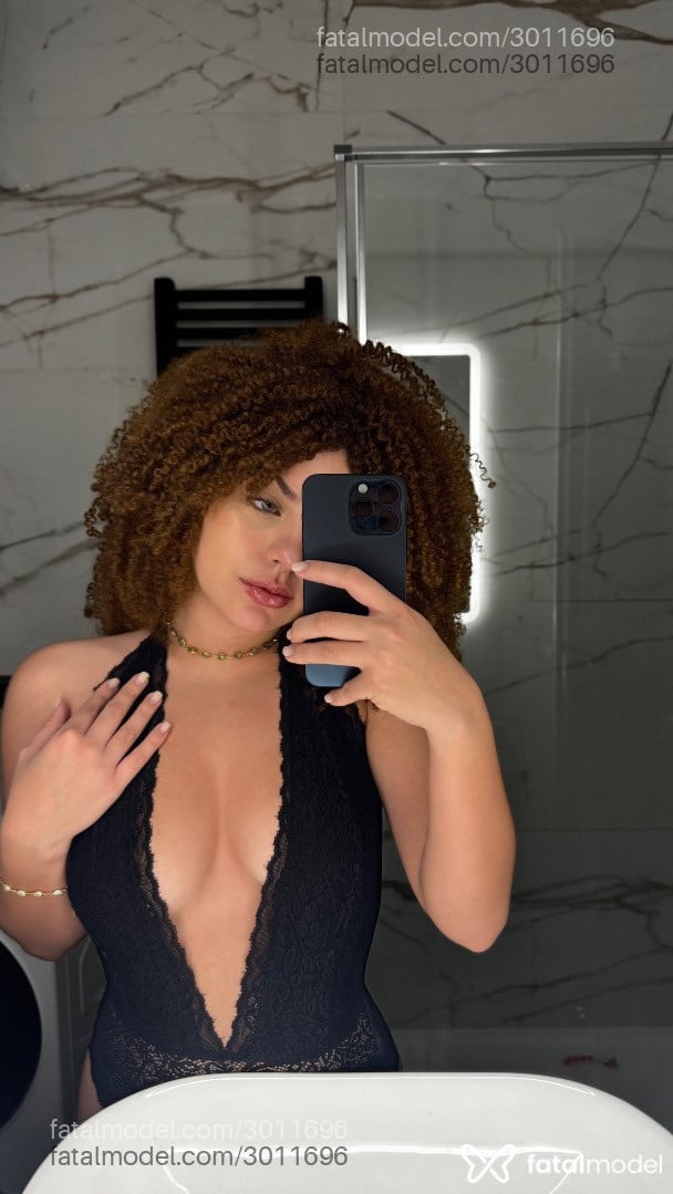 Acompanhante mulher com cabelo castanho de olhos verdes em Sorocaba - Sofia Navarro