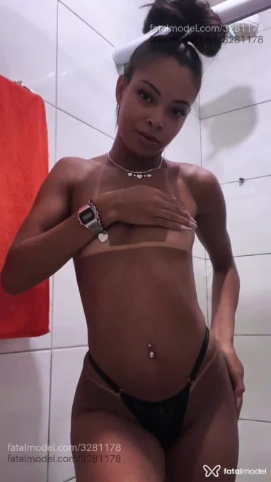 Acompanhante mulher com cabelo castanho de olhos castanhos em Duque de Caxias - Scarllett