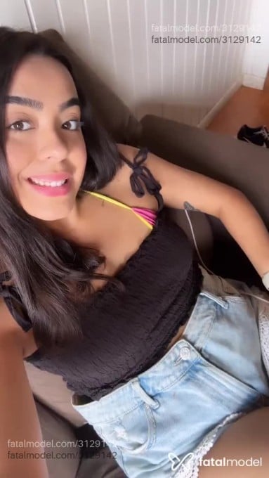 Acompanhante mulher morena (o) de olhos castanhos em Virtual Acompanhante mulher morena (o) de olhos castanhos em Virtual - Bruna